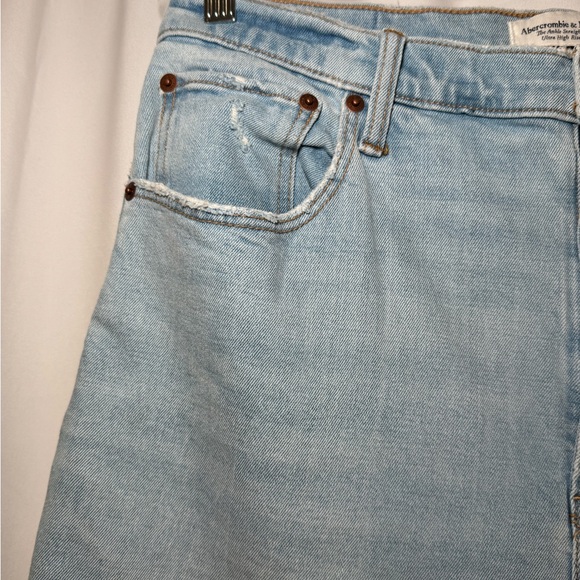 Abercrombie & Fitch Sky Blue Relaxed Jeans with Distressed Knees - Picture 4 of 7